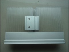 U型結(jié)構(gòu)鎖扣陽(yáng)光板的特性