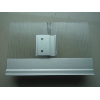 U型結(jié)構(gòu)鎖扣陽(yáng)光板的特性