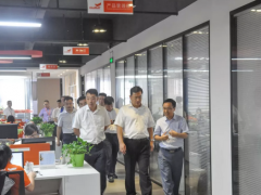 【市場動(dòng)態(tài)】咸寧市領(lǐng)導(dǎo)一行蒞臨億維自動(dòng)化考察交流！