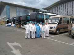 德新交運(yùn)轉(zhuǎn)運(yùn)醫(yī)護(hù)群眾上萬人：疫情不退 我不退