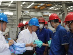 正泰電氣黨委書(shū)記陳成劍、常務(wù)副總裁陳國(guó)良等一行深入生產(chǎn)一線(xiàn)慰問(wèn)“送清涼”活動(dòng)