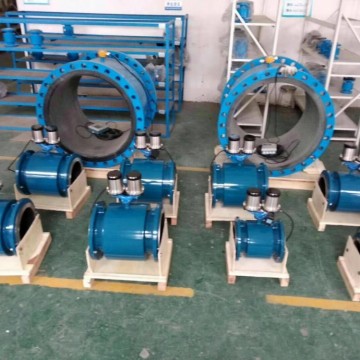 雙表頭電池供電GPRS電磁流量計