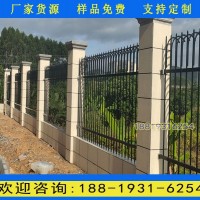 江門(mén)項(xiàng)目部圍墻護(hù)欄現(xiàn)貨 三橫梁帶花圍欄廠家 小區(qū)鋅鋼護(hù)欄網(wǎng)
