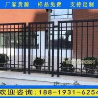 佛山學(xué)校圍墻欄桿定做 噴塑組裝圍欄廠家 鋅鋼柵欄包安裝制作