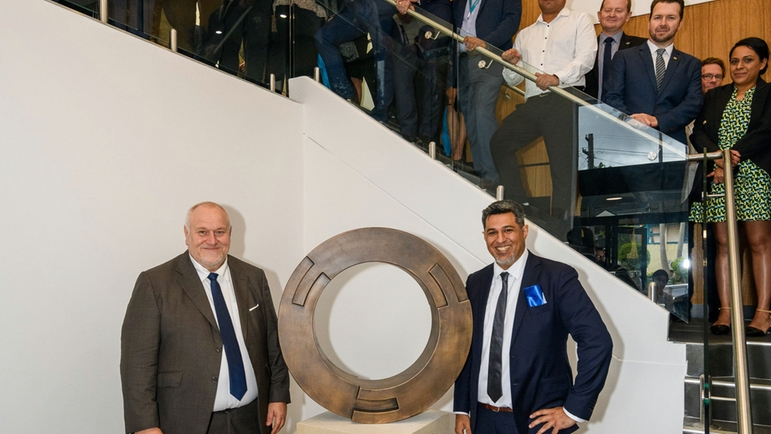 “忠誠與責任”雕塑蘊含Endress+Hauser企業(yè)文化。